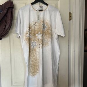 🍎🍎🍎sold🍎🍎White and Gold Embellished Short Sleeve Dress